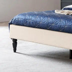 Lit plateforme king tapissé Atterbury – Meuble de chambre moderne