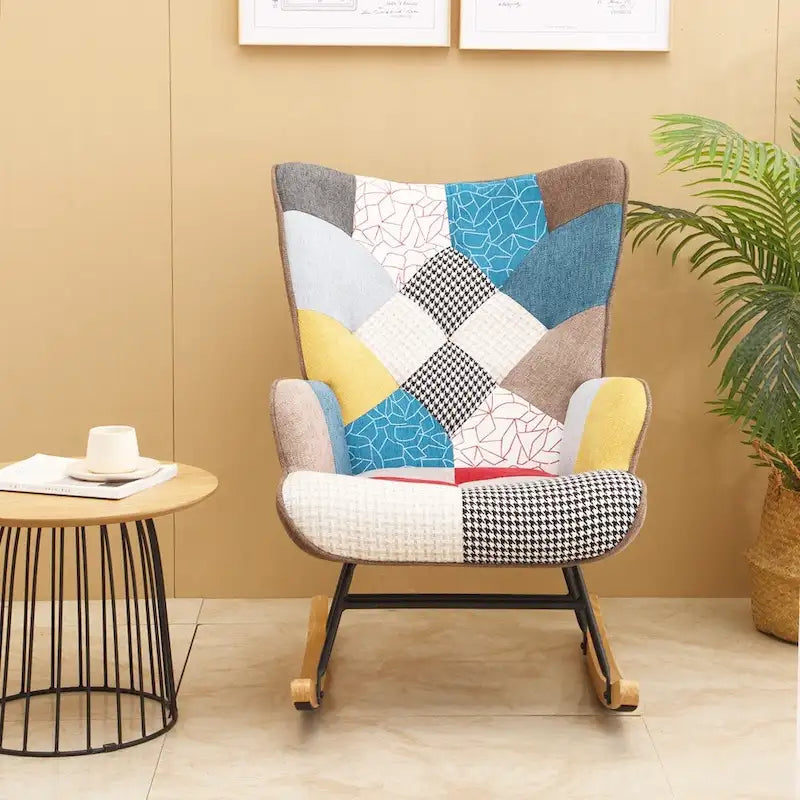 Fauteuil à bascule en tissu Mid-Century avec pieds en bois et lin patchwork