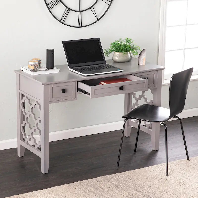 Bureau avec 3 tiroirs de rangement et motif décoratif en quadrilobe